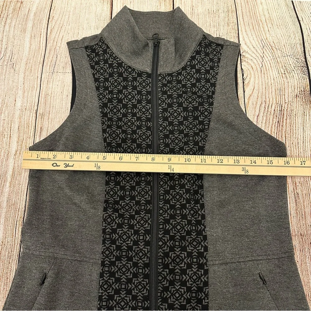 Title Nine Passport Dress
Small Black Gray Travel Vest Ponte Fair Isle Winter - Picture 5 of 7